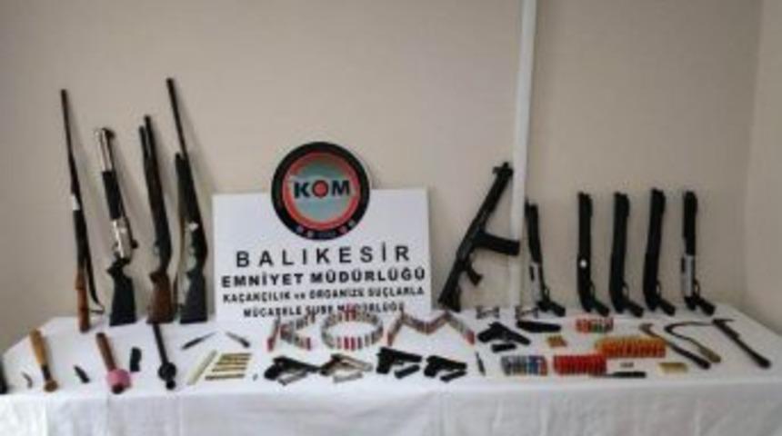 Su&ccedil; &Ouml;rg&uuml;t&uuml;n&uuml;n 8 &Uuml;yesi Tutuklandı