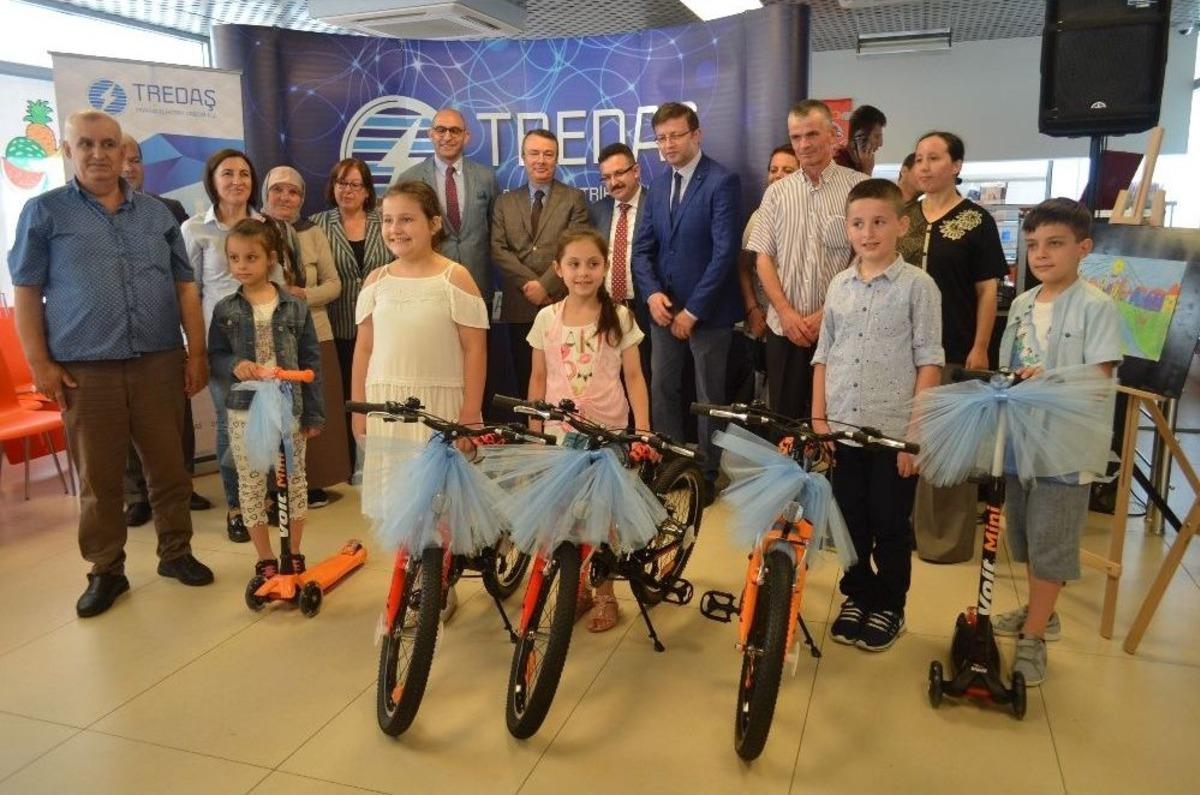 Minik Eller Enerji Tasarrufu İ&ccedil;in Yarıştı