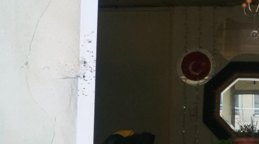 Berber D&uuml;kkanına Kurşun Yağdırdılar: 1&rsquo;i Ağır 3 Yaralı