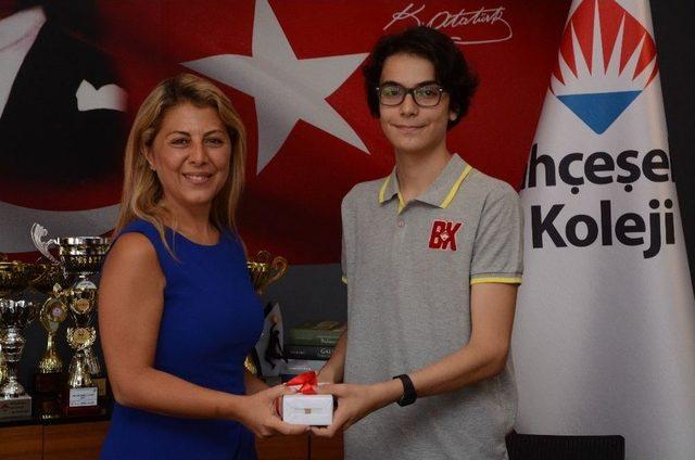 Bahçeşehir Koleji Genel Müdürü Dağ, Lgs Birincisini Tebrik Etti