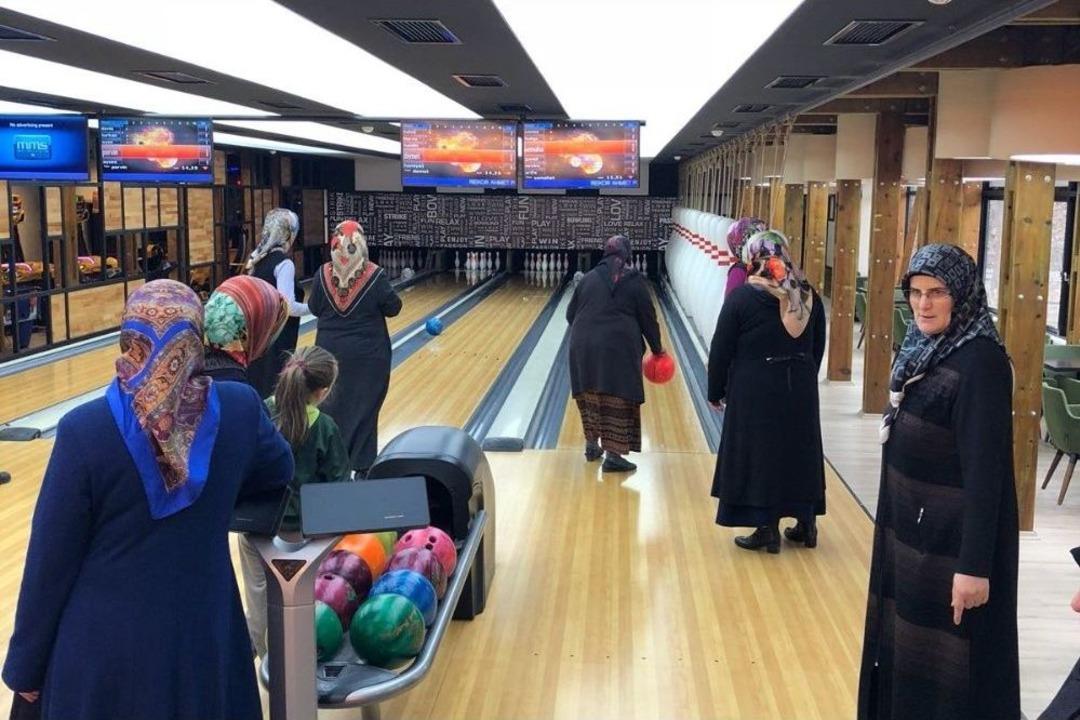 Hayatlarında İlk Kez Bowling Oynadılar