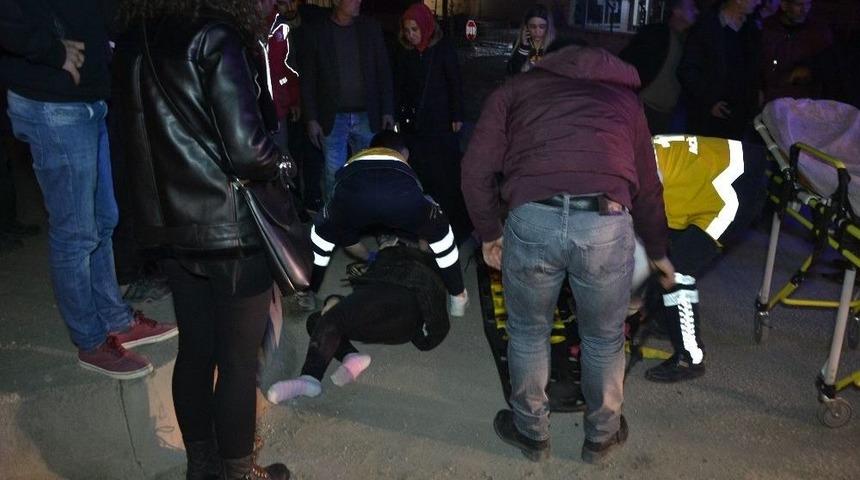 Yoldan Karşıya Geçmeye Çalışan Genç Kıza Panelvan Çarptı: 1 Yaralı
