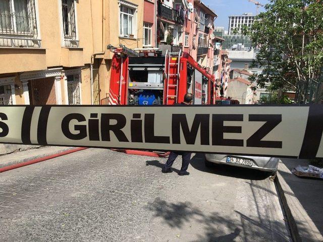 Beyoğlu’nda Patlayan Trafo Paniğe Neden Oldu