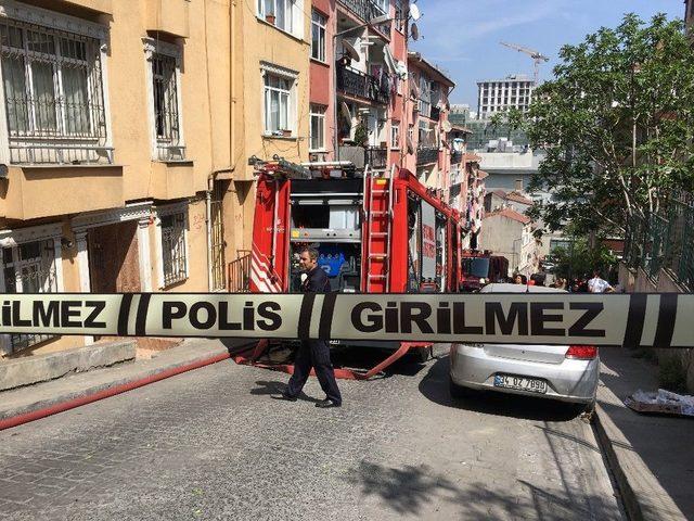 Beyoğlu’nda Patlayan Trafo Paniğe Neden Oldu