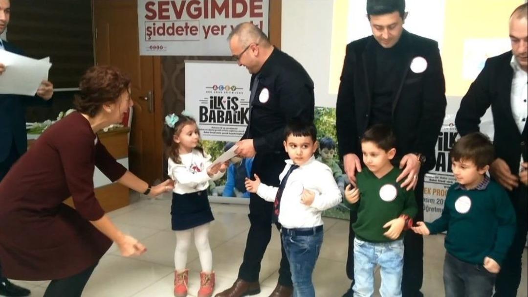 Babalar Sertifikalarını &Ccedil;ocuklarının Elinden Aldı