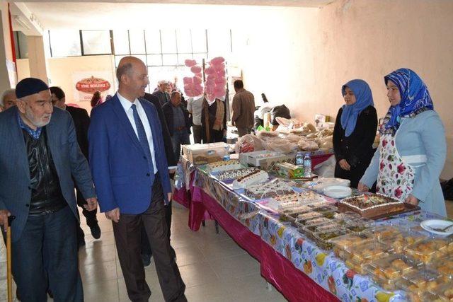 Şuhut’ta Hisar İlim Ve Kültüre Hizmet Derneği Tarafından Kermes Açıldı