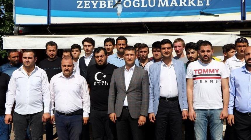 T&uuml;rk Bayrağın Asılı Olduğu Market Saldırısına &Uuml;lk&uuml;c&uuml;lerden Sert Tepki