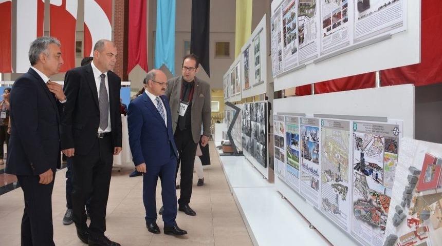 Isuep Uluslararası Kentleşme Ve &Ccedil;evre Sorunları: Değişim/d&ouml;n&uuml;ş&uuml;m/&ouml;zg&uuml;nl&uuml;k Sempozyumu Başladı