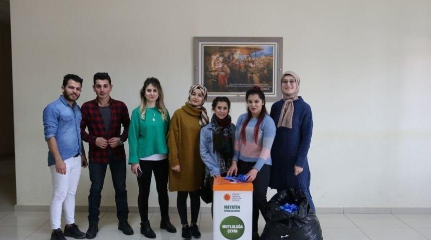 &Uuml;niversite &Ouml;ğrencilerinden &ldquo;bir Kapakla Umuda Bizlerde Ortak Oluyoruz&rdquo; Kampanyası