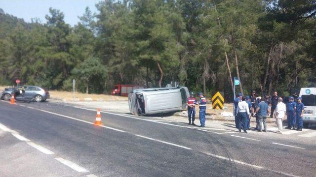 Antalya’da Güney Koreli Turistleri Taşıyan Minibüs Kaza Yaptı: 4 Ölü