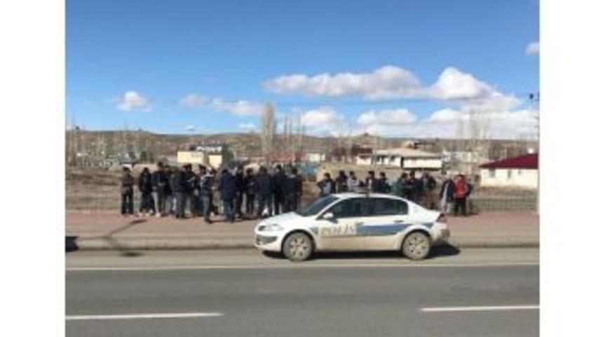 Horasan&rsquo;da 50 Ka&ccedil;ak G&ouml;&ccedil;men Yakalandı