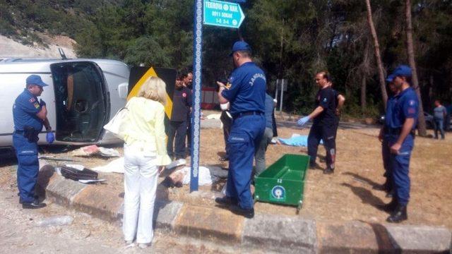 Antalya’da Güney Koreli Turistleri Taşıyan Minibüs Kaza Yaptı: 4 Ölü