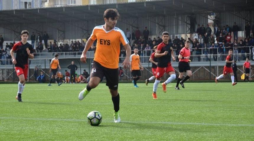 Gen&ccedil;ler Futbolda Şampiyon İncirliova Spor Lisesi