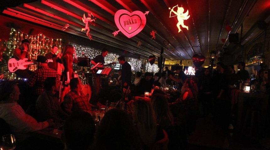 Marmaris&rsquo;te Eğlence Mekanları Kış Ortasında Yaz Yoğunluğu Yaşadı