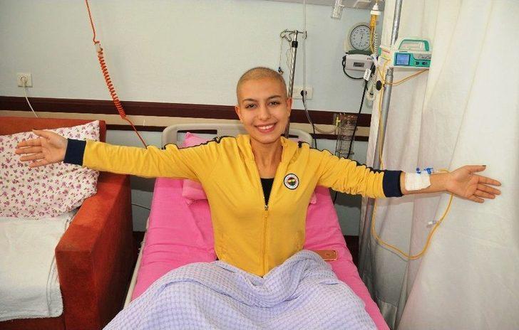 Annesinin Taburcu Olduğu Gün Hasta Olduğunu Öğrenen Afra Son Yolculuğuna Duvağıyla Uğurlandı G3