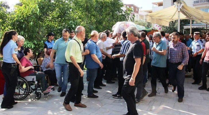 Annesinin Taburcu Olduğu Gün Hasta Olduğunu Öğrenen Afra Son Yolculuğuna Duvağıyla Uğurlandı G5