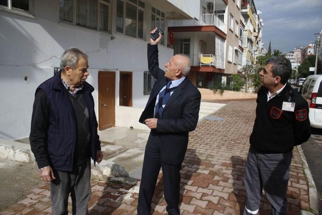 Madde Bağımlısı Oğlunun Bı&ccedil;akla Yaralayıp Eve Almadığı Babanın Yardım Feryadı