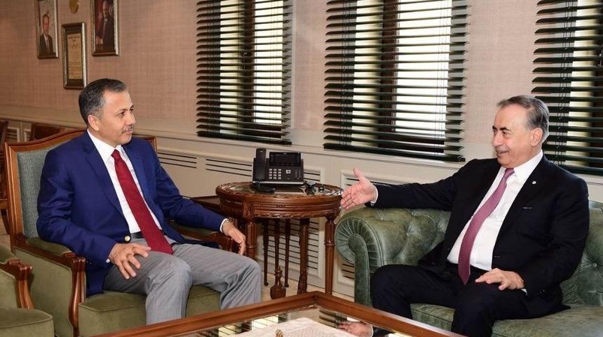 Gaziantep Valisine Galatasaray Forması