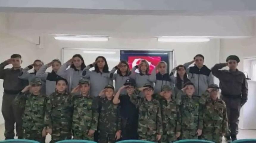 &Ouml;ğrencilerden Mehmet&ccedil;iğe Videolu Destek