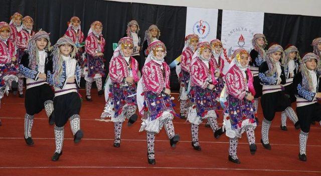 Döşemealtı’nda Folklor Şöleni