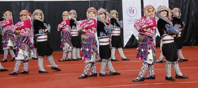 Döşemealtı’nda Folklor Şöleni