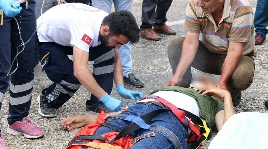 Motosiklet İle Minibüs Çarpıştı: 1 Ölü, 1 Yaralı