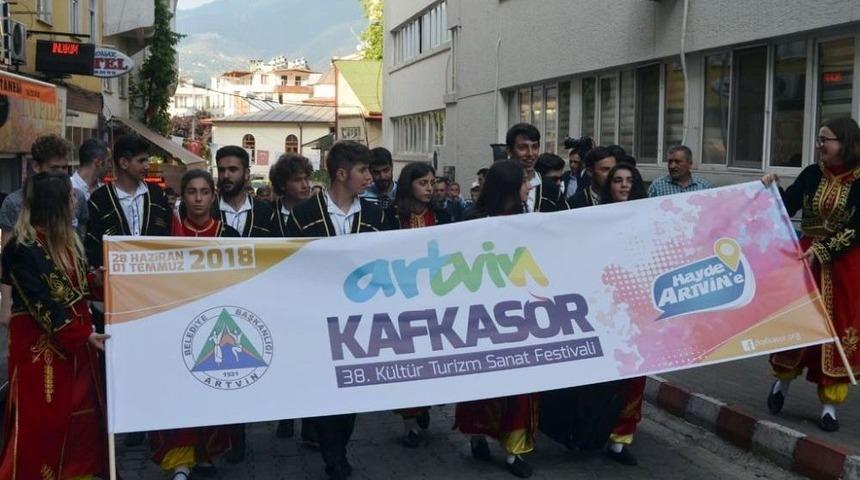 Artvin Kafkasör Festivali Boğalı Kortej Yürüyüşü İle Başladı