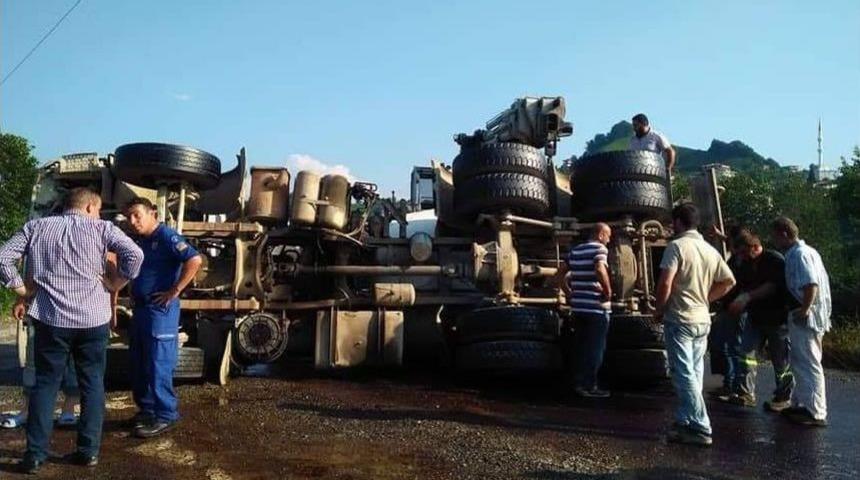 Jandarma Ekiplerini Görünce Panik Yaptı, Araç Uçuruma Yuvarlandı: 7 Yaralı