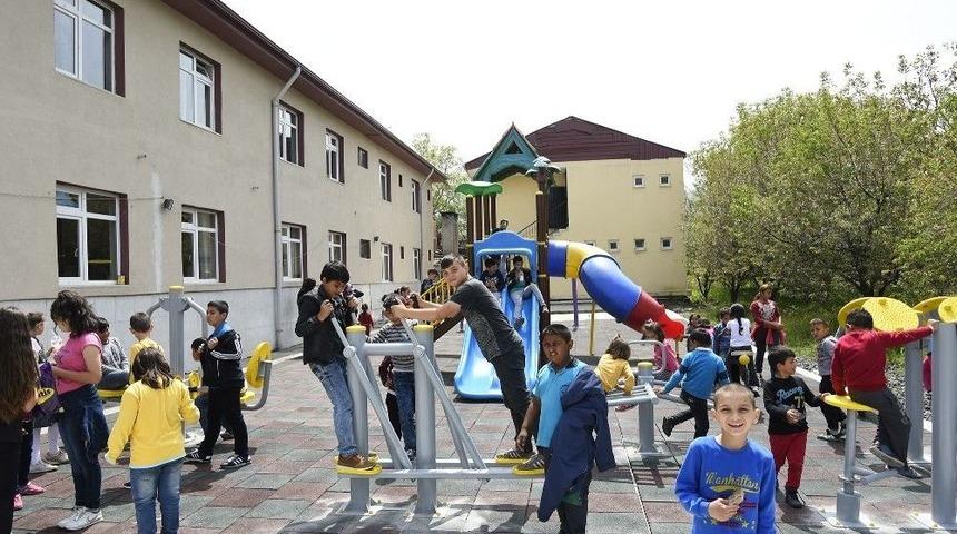 Tekkek&ouml;y&rsquo;deki Okullar Ve &Ccedil;evreleri G&uuml;zelleşiyor