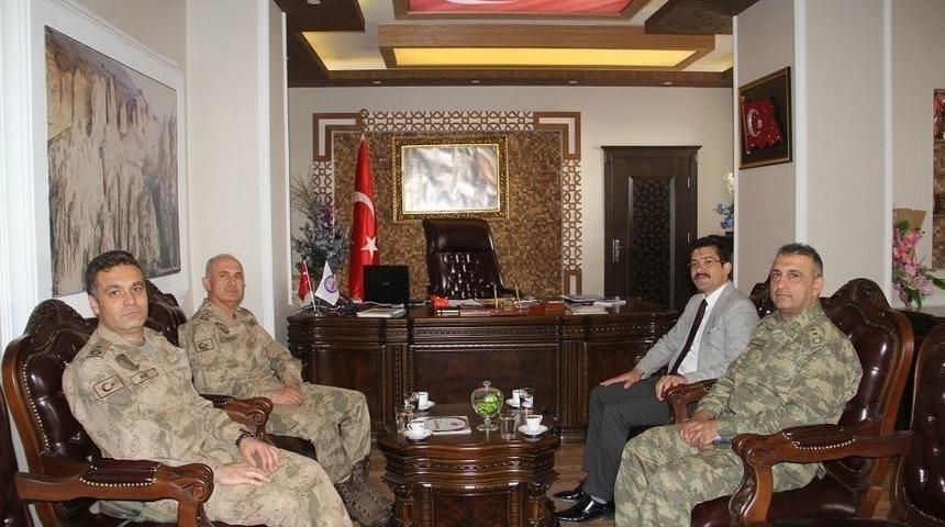 Korgeneral Karataş’tan Kaymakam Öztürk’e Ziyaret