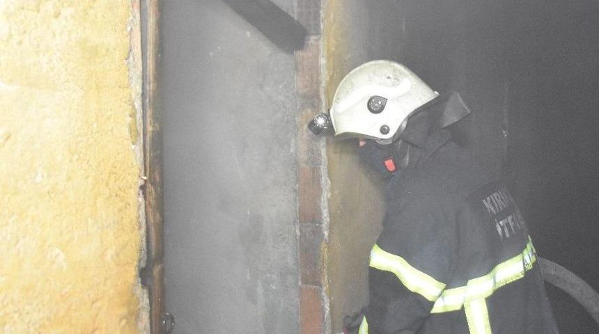 Kırıkkale’de Yangında 6 Kişi Dumandan Zehirlendi