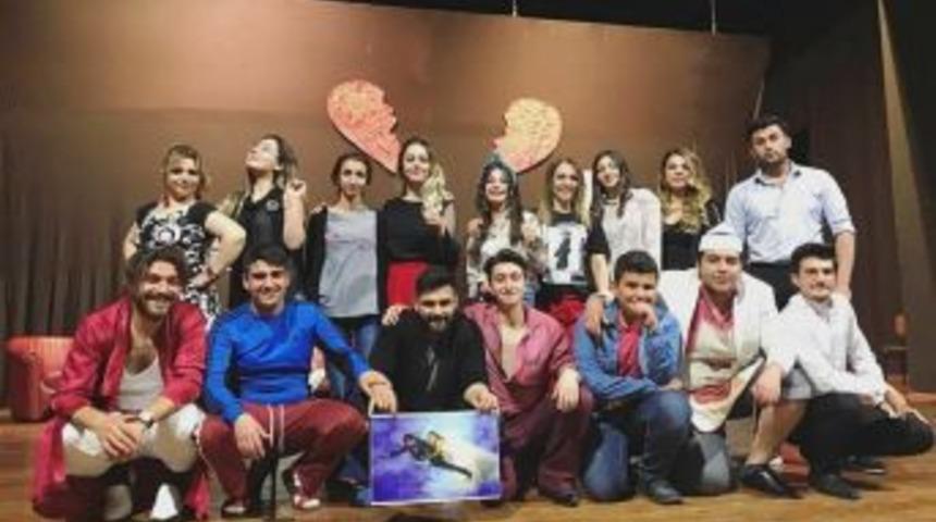 Aşkın İki Y&uuml;z&uuml; Adlı Oyun Yoğun İlgi G&ouml;rd&uuml;