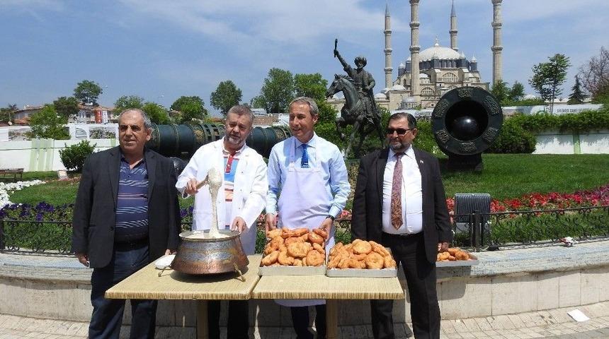 Cihan Padişahı Fatih Sultan Mehmet İ&ccedil;in Lokma D&ouml;kt&uuml;ler