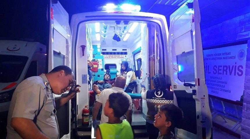 Direksiyonda Kriz Ge&ccedil;irdi, Otomobili Acil Servise &Ccedil;arptı