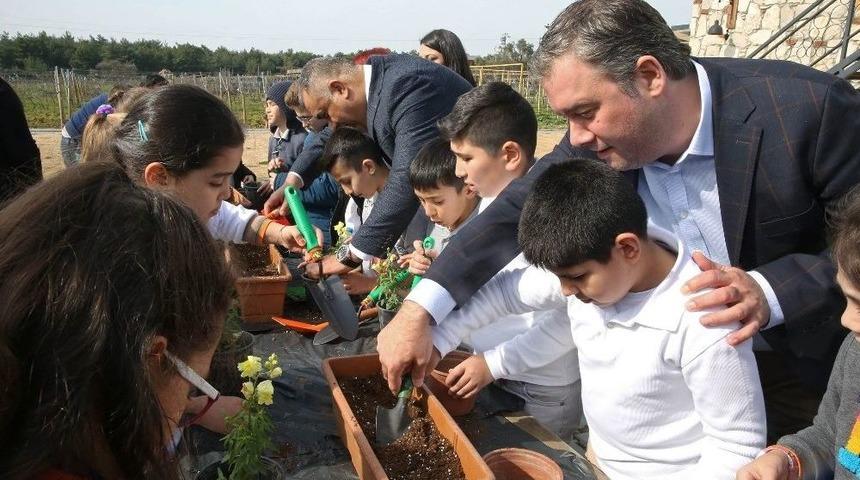 Bucalı &Ccedil;ocuklar Toprakla Tanışıyor
