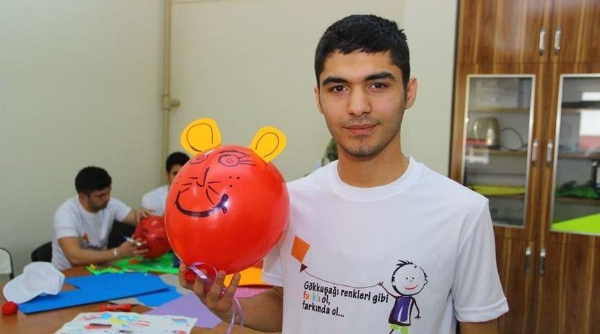 İmam Hatip &Ouml;ğrencilerinden Engelli Akranları İ&ccedil;in &Ouml;rnek Davranış