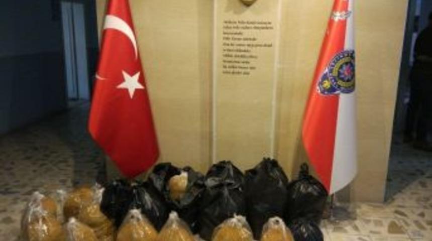 Sason&rsquo;da Polis T&uuml;t&uuml;n Satıcılarına G&ouml;z A&ccedil;tırmıyor