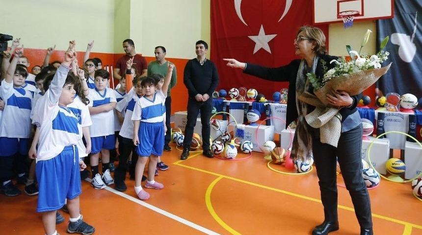 Konak&rsquo;ta Paylaştık&ccedil;a B&uuml;y&uuml;yen Sevgi