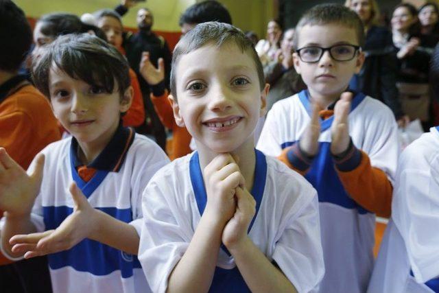 Konak&rsquo;ta Paylaştık&ccedil;a B&uuml;y&uuml;yen Sevgi 1