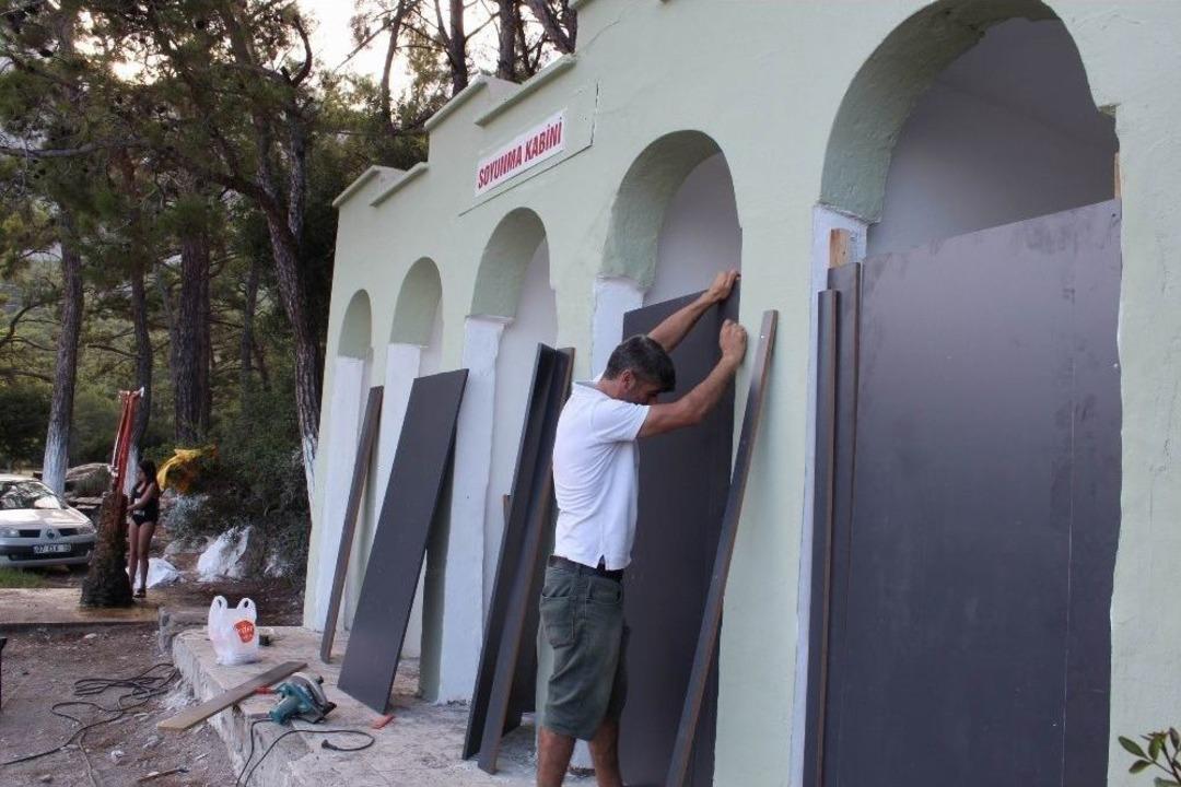 Antalya&rsquo;da Havlulu Kabinlere Kapı Takıldı