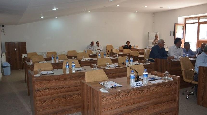 Korkuteli Belediye Meclisi &Ccedil;oğunluk Sağlanamayınca Ertelendi