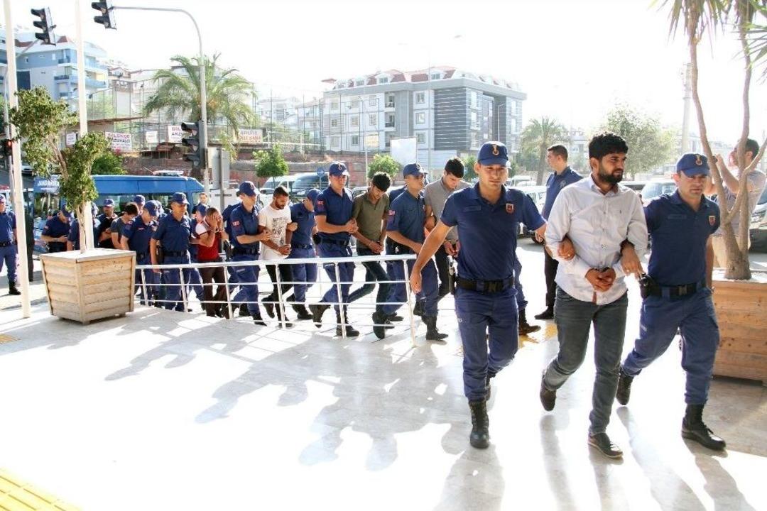 Alanya&rsquo;da G&ouml;zaltına Alınan 17 Torbacı Adliyede