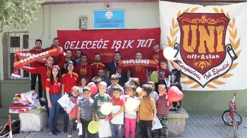 Galatasaray Taraftar Grubundan Isparta’daki Köy Okuluna Kütüphane