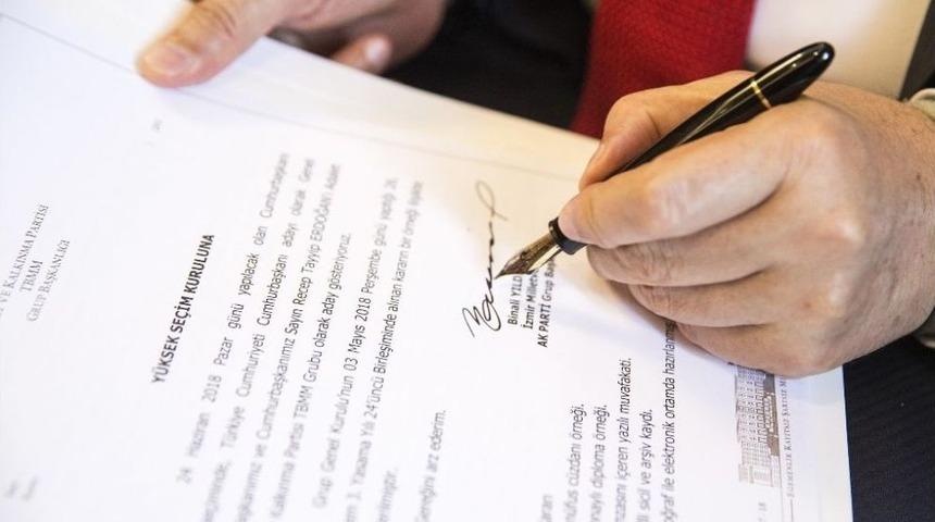 Başbakan Yıldırım, Cumhurbaşkanı Erdoğan’ın Cumhurbaşkanı Adayı Olduğuna Dair Dilekçeyi İmzaladı