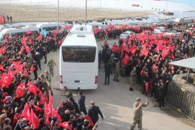 Afrin’e Giden Askeri Birlik Bayburt’tan Dualarla Uğurlandı