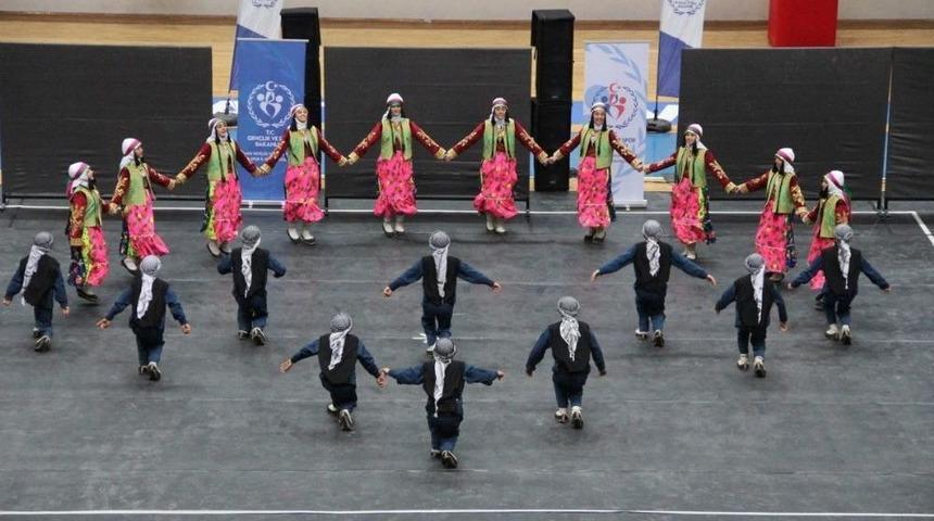 Tuşba&rsquo;daki Okullarda Halk Oyunları Başarısı