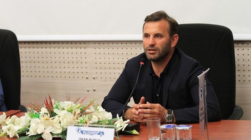 Pa&uuml;&rsquo;de Okan Buruk &Ouml;ğrencilerle Buluştu