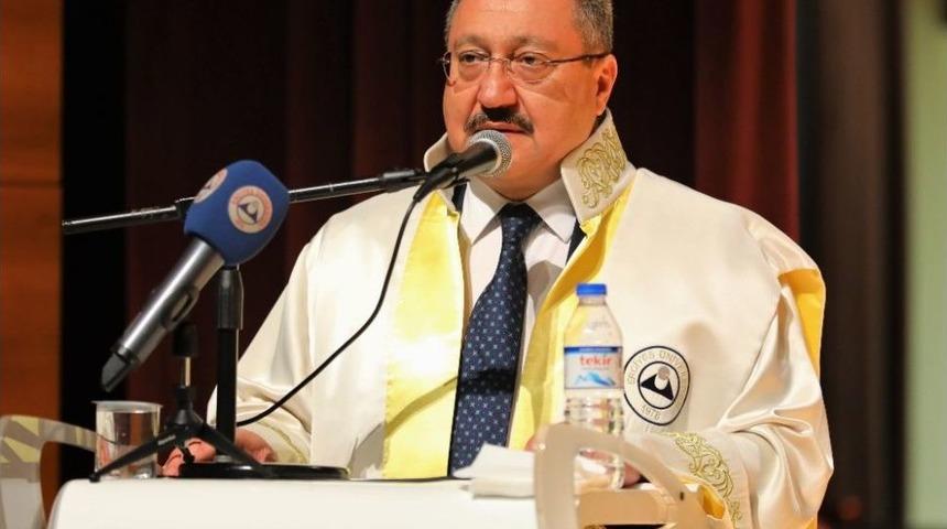 Erü Uygulamalı Bilimler Yüksekokulu İlk Mezunlarını Verdi