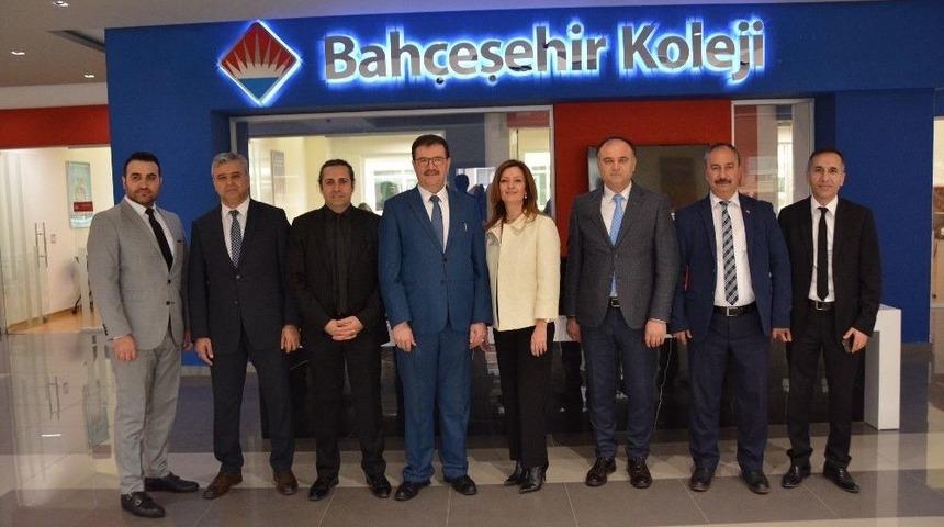 Necmi &Ouml;zen&rsquo;den İngiltere&rsquo;den Davet Alan &Ouml;ğrencilere Tebrik