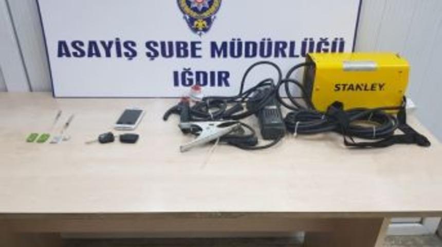 &Ccedil;aldıkları Kaynak Ve Taşlama Makinesini Satmak İsterken Yakalandılar